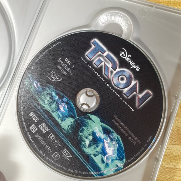 Disney's TRON 1982 DVD 20th Anniversary Collector's Edition Holographic Cover - Picture 6 of 7